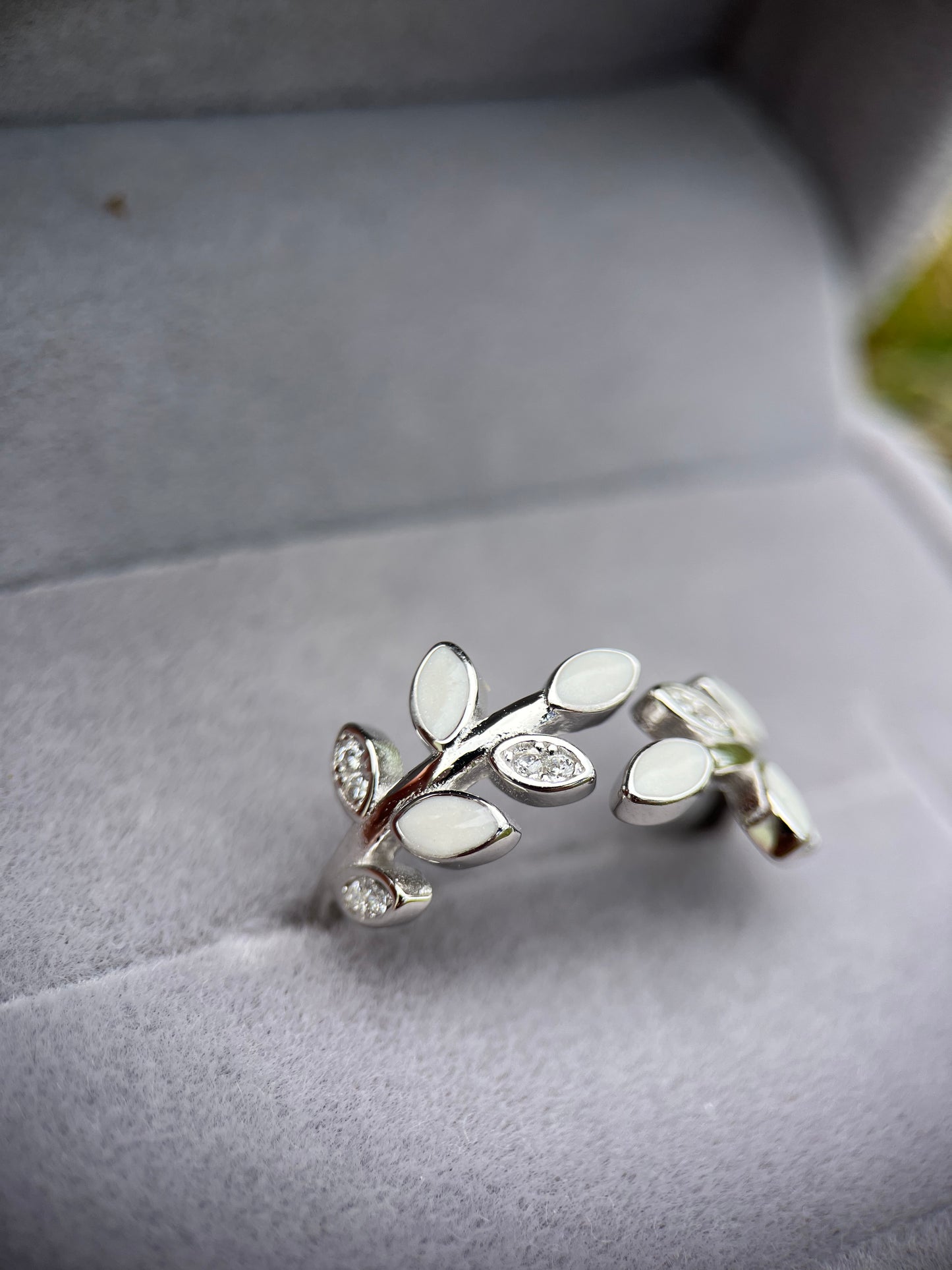 Ivy Sparkle Breastmilk & Ashes Keepsake Ring | Leafy Branch Memorial Ring