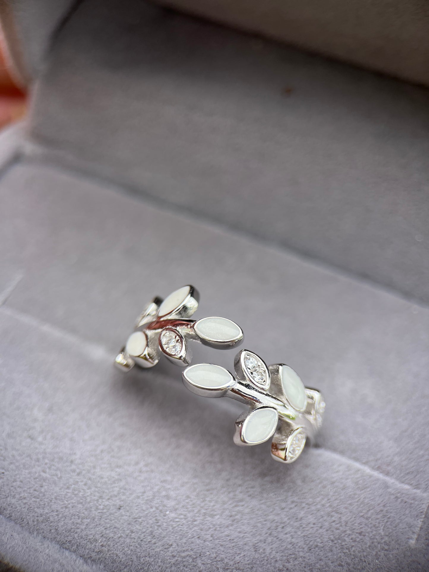 Ivy Sparkle Breastmilk & Ashes Keepsake Ring | Leafy Branch Memorial Ring