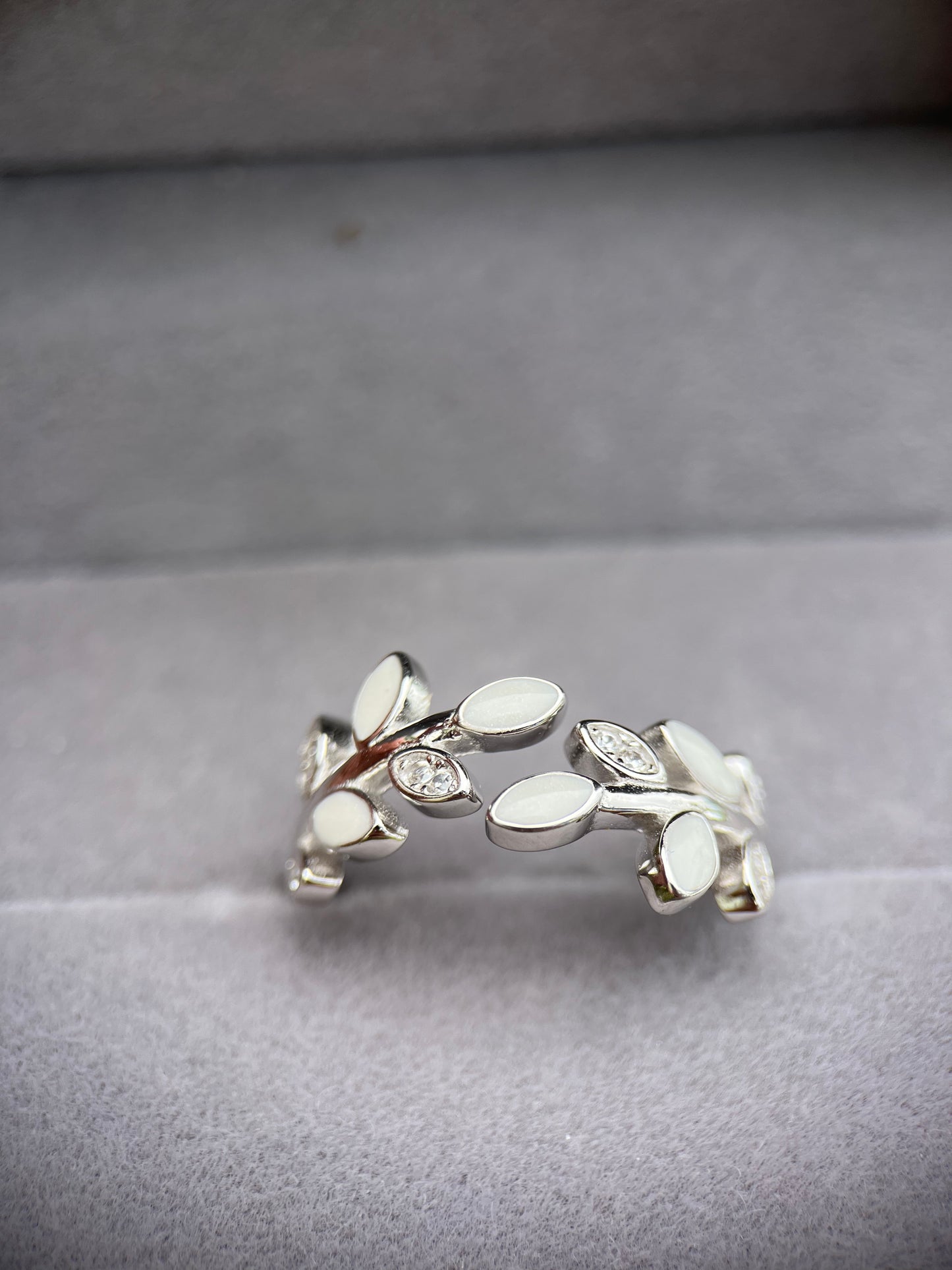 Ivy Sparkle Breastmilk & Ashes Keepsake Ring | Leafy Branch Memorial Ring