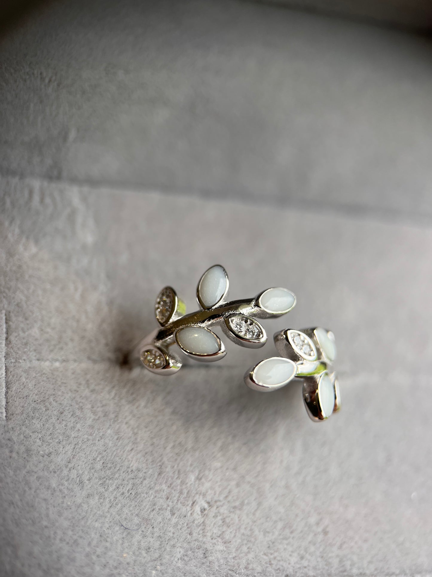 Ivy Sparkle Breastmilk & Ashes Keepsake Ring | Leafy Branch Memorial Ring